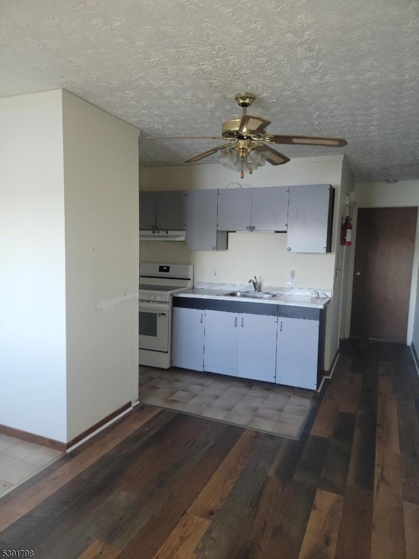 HIGH POINT COUNTRY CLUB - Residential