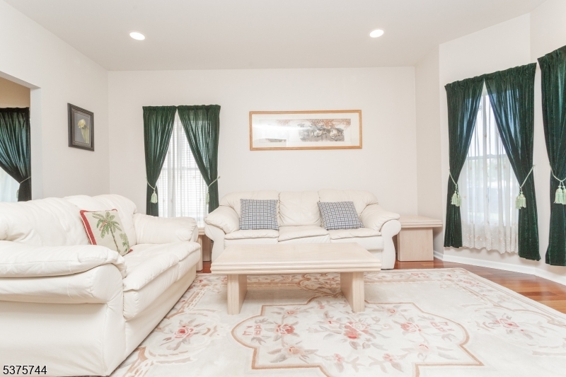 Mazdabrook - Residential Lease