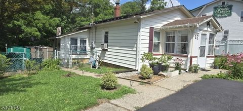 12 Lakeside Blvd, Hopatcong Boro, NJ 07843 - #: 3975339