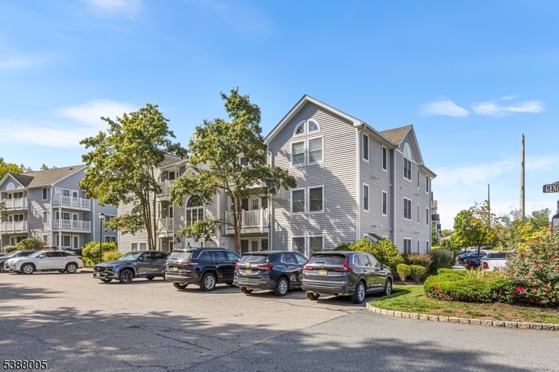 Montville Chase - Residential