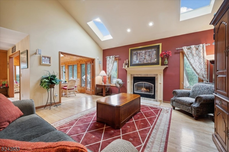 Ironia - Residential