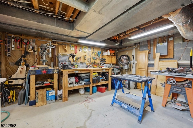 Ironia - Residential