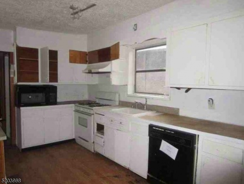 Photo 6 of 11 of 233 3Rd St house