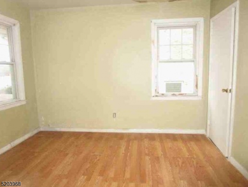 Photo 10 of 11 of 233 3Rd St house