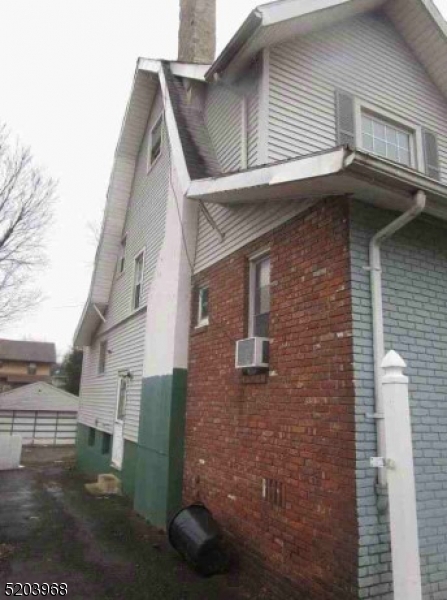 Photo 3 of 11 of 233 3Rd St house