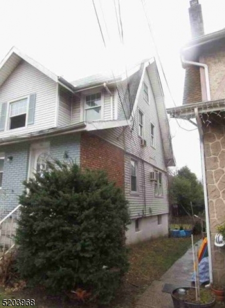 Photo 4 of 11 of 233 3Rd St house