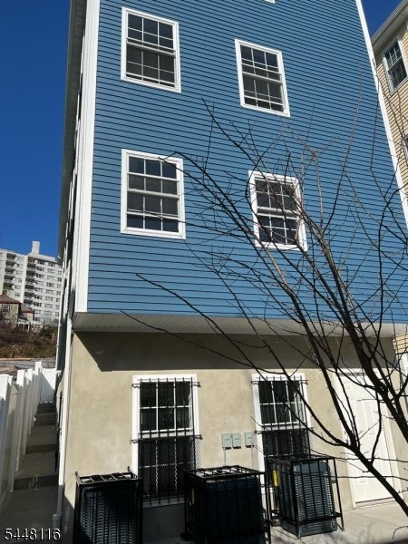 57 Woodside Pl