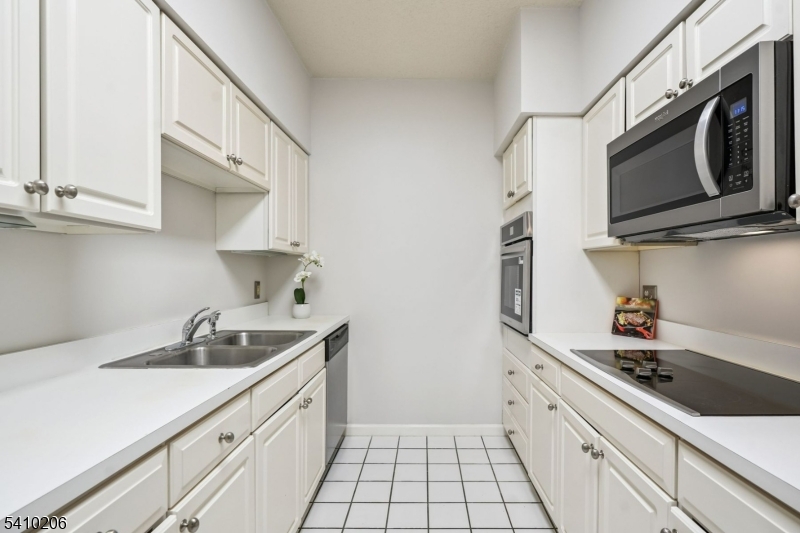 Crown View Manor - Residential