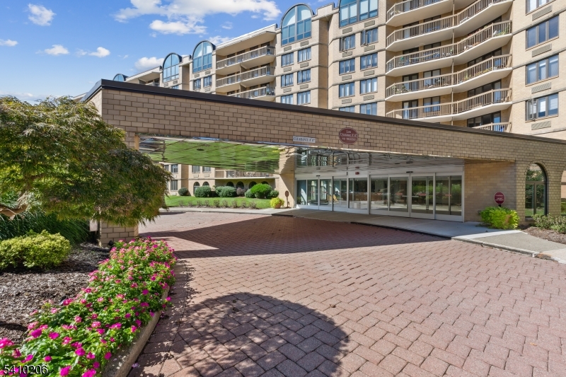 Crown View Manor - Residential