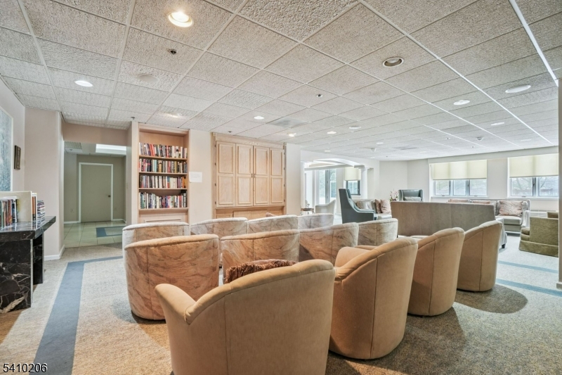 Crown View Manor - Residential