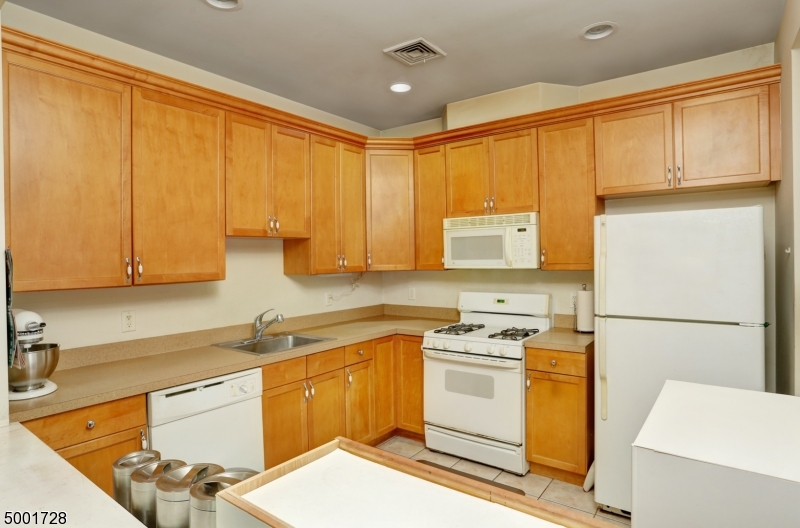 Glenmont Commons - Residential Lease