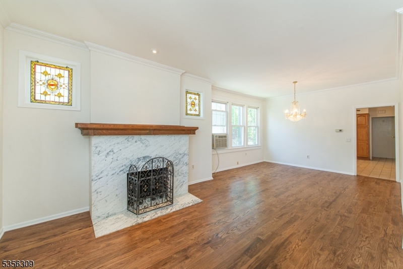 62 Ravine Ave