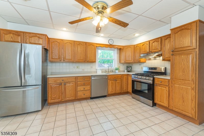 62 Ravine Ave