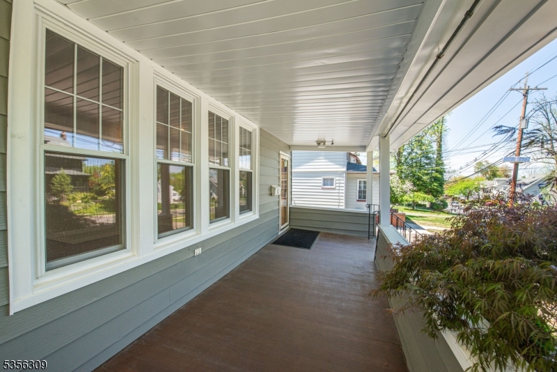 62 Ravine Ave
