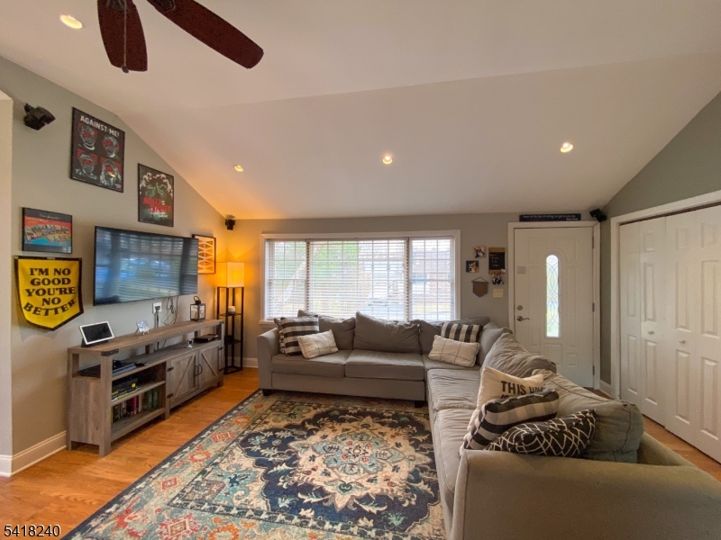 Lindy Lake - Residential