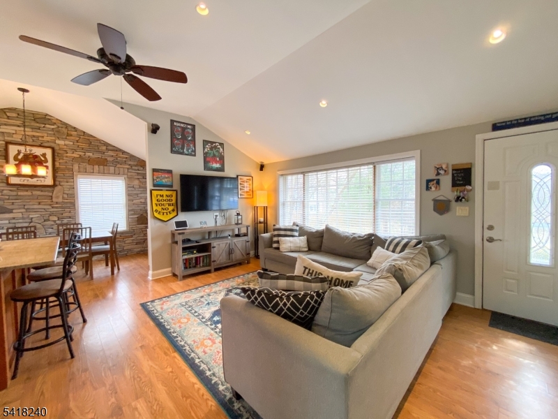 Lindy Lake - Residential