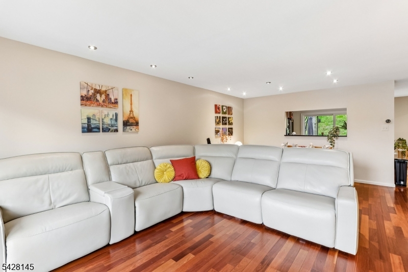 MONTGOMERY WOODS - Residential
