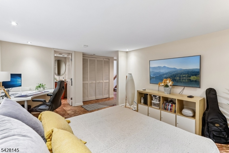 MONTGOMERY WOODS - Residential
