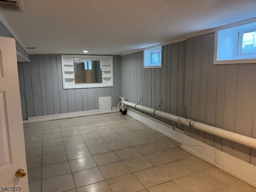 Spacious 4 bedrooms, 2full bath, single family home, hard wood floors through-out, washer and dyer, .