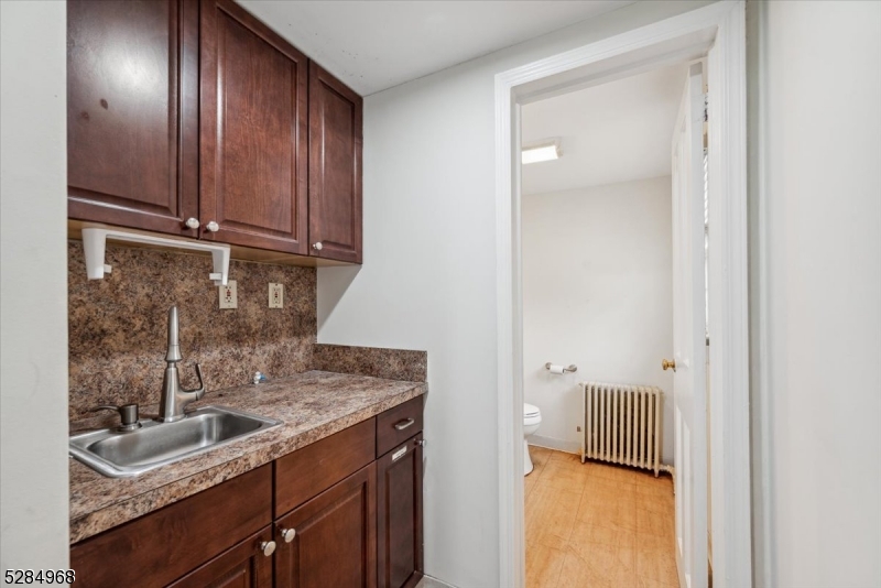 Bedminster Twp., New Jersey 08807, United States, ,Commercial,Active,42027