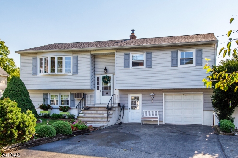 View Wanaque Boro, NJ 07420 house