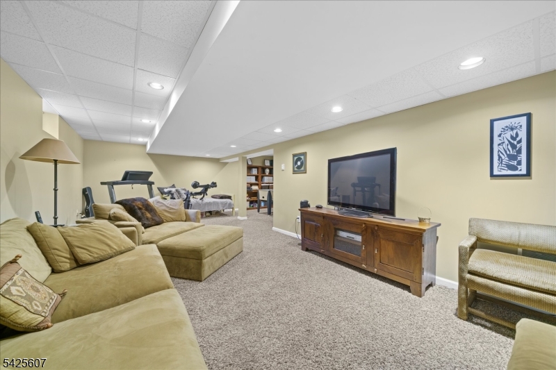 PACESETTER BELLEWOOD - Residential