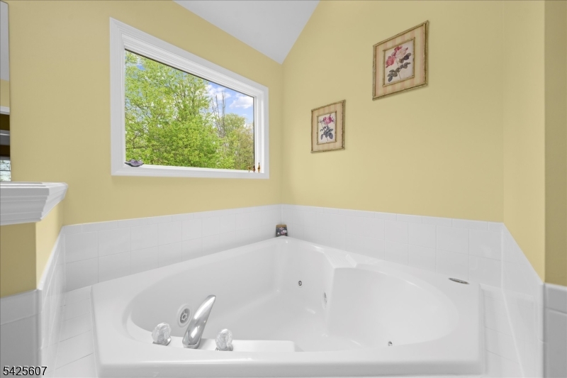 PACESETTER BELLEWOOD - Residential