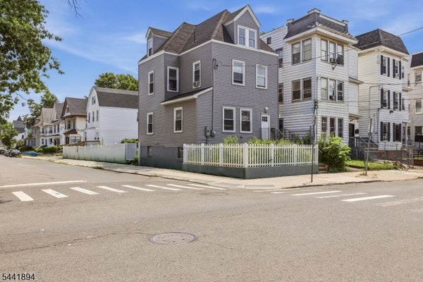 44 FABYAN PL, NEWARK, NJ 07108 - Image af3666983bf8a3fa09b047893fd2ce58/1389224977