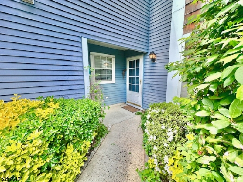 13B Ashbourne Dr