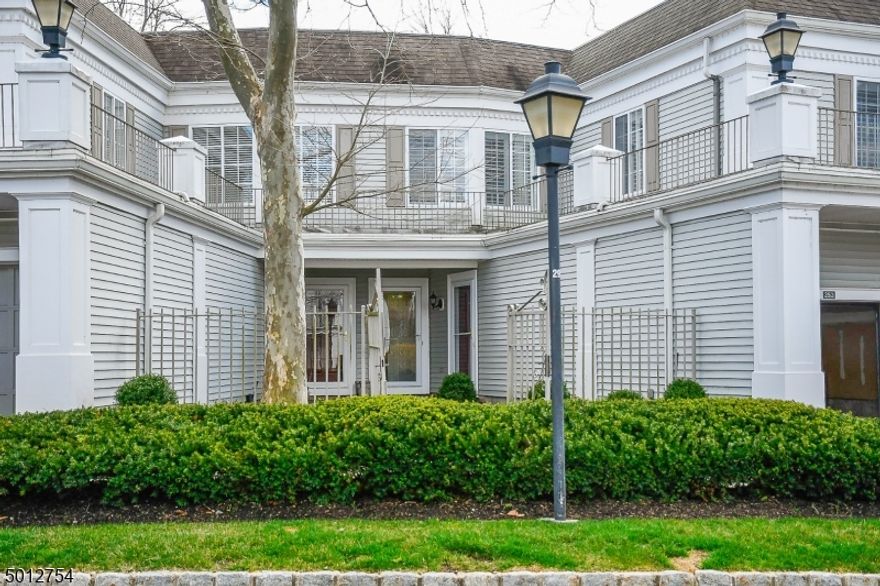 SEEING IS BELIEVING. THIS COMPLETELY REDONE SPACIOUS, BEAUTIFUL & WELL KEPT 3 BEDROOM TOWNHOUSE IN SOUGHT AFTER SUTTON WOODS HAS A GREAT VIEW FROM BALCONIES OFF MASTER BEDROOM. OTHER FEATURES INCLUDE FORMAL DINING ROOM, STATE OF THE ART KITCHEN WITH STAINLESS STEEL KITCHEN AID APPLIANCES. GREAT BATHROOMS & KITCHEN, NEWER HEAT AND HVAC SYSTEMS, INTERIOR PAINTING, LIGHTING, FLOORS, & CARPETING ALL DONE IN EXQUISITE TASTE AND NEUTRAL DECOR. TENANT APPLICATION ONLINE TO BE FILLED OUT BY PROSPECTIVE TENANTS SUBJECT TO LANDLORD'S APPROVAL. PROSPECTIVE TENANT MUST FILL OUT APPLICATION FOUND IN MEDIA SECTION WHICH WILL BE SUBMITTED TO LANDLORD. NEW CARPETING BEING INSTALLED ON MONDAY 2/16. PLEASE USE SHOWING TIME, VACANT, SUPRA KEYBOX ON LANTERN, EASY TO SHOW.