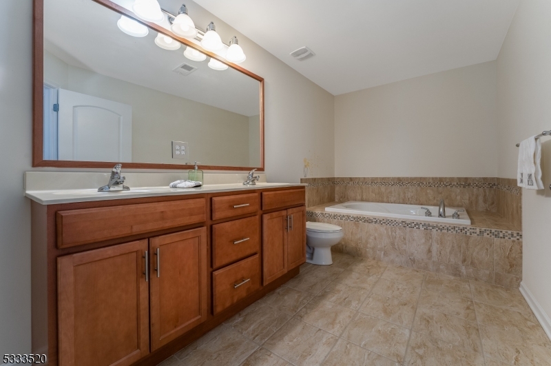 Allamuchy Twp., New Jersey 07840, United States, 3 Bedrooms Bedrooms, ,3 BathroomsBathrooms,Residential,Active,15860