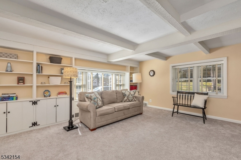 Millburn Twp., New Jersey 07078, United States, 4 Bedrooms Bedrooms, ,3 BathroomsBathrooms,Residential,Pending,87337