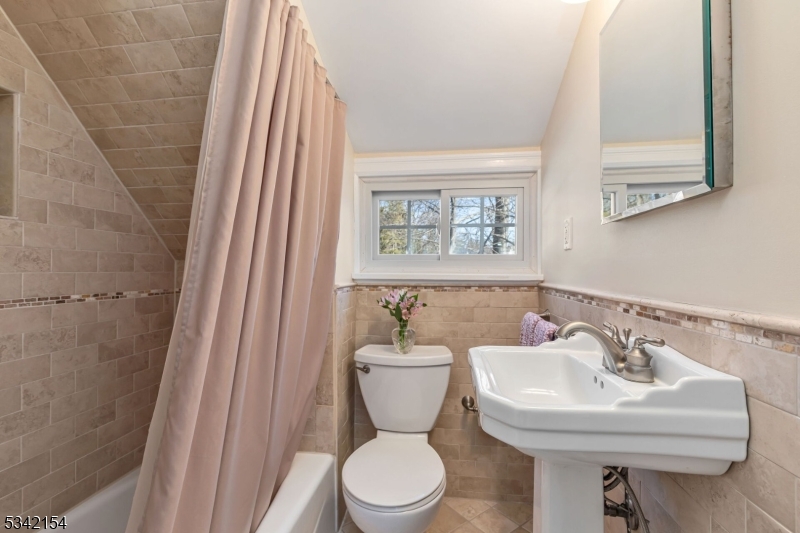 Millburn Twp., New Jersey 07078, United States, 4 Bedrooms Bedrooms, ,3 BathroomsBathrooms,Residential,Pending,87337