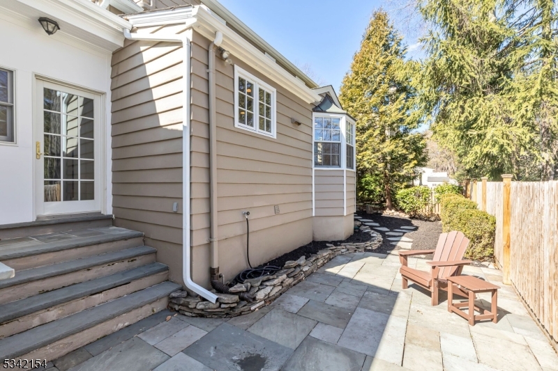 Millburn Twp., New Jersey 07078, United States, 4 Bedrooms Bedrooms, ,3 BathroomsBathrooms,Residential,Pending,87337