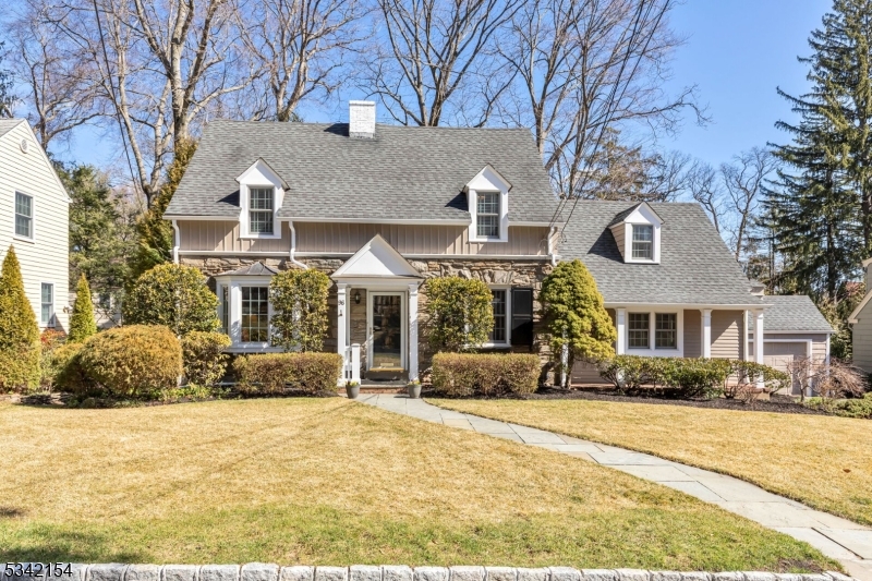 Millburn Twp., New Jersey 07078, United States, 4 Bedrooms Bedrooms, ,3 BathroomsBathrooms,Residential,Pending,87337