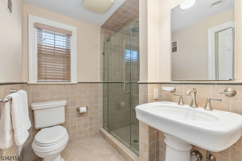 Millburn Twp., New Jersey 07078, United States, 4 Bedrooms Bedrooms, ,3 BathroomsBathrooms,Residential,Pending,87337