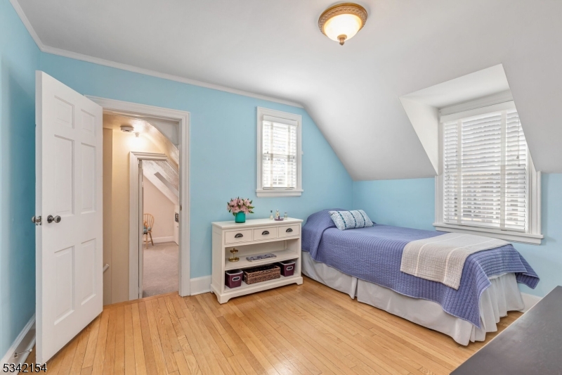 Millburn Twp., New Jersey 07078, United States, 4 Bedrooms Bedrooms, ,3 BathroomsBathrooms,Residential,Pending,87337