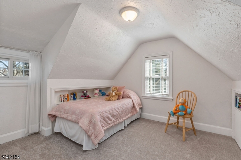 Millburn Twp., New Jersey 07078, United States, 4 Bedrooms Bedrooms, ,3 BathroomsBathrooms,Residential,Pending,87337