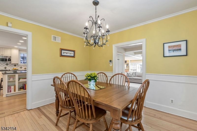 Millburn Twp., New Jersey 07078, United States, 4 Bedrooms Bedrooms, ,3 BathroomsBathrooms,Residential,Pending,87337