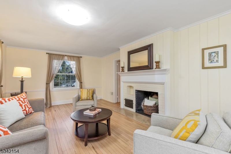 Millburn Twp., New Jersey 07078, United States, 4 Bedrooms Bedrooms, ,3 BathroomsBathrooms,Residential,Pending,87337