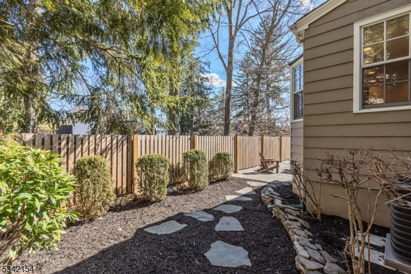 Millburn Twp., New Jersey 07078, United States, 4 Bedrooms Bedrooms, ,3 BathroomsBathrooms,Residential,Pending,87337