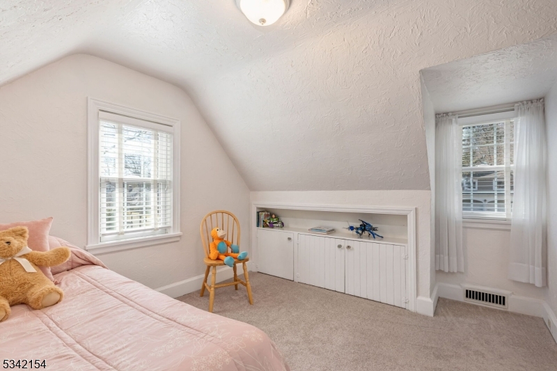 Millburn Twp., New Jersey 07078, United States, 4 Bedrooms Bedrooms, ,3 BathroomsBathrooms,Residential,Pending,87337