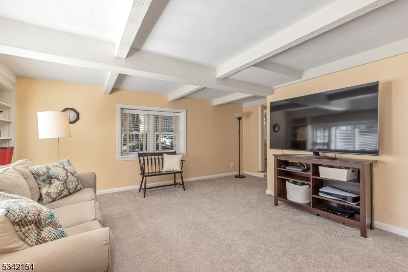 Millburn Twp., New Jersey 07078, United States, 4 Bedrooms Bedrooms, ,3 BathroomsBathrooms,Residential,Pending,87337