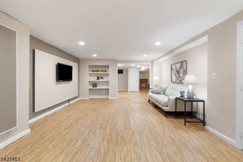 Montgomery Chase - Residential