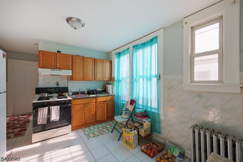 Six Family South Newark - Commercial Sale