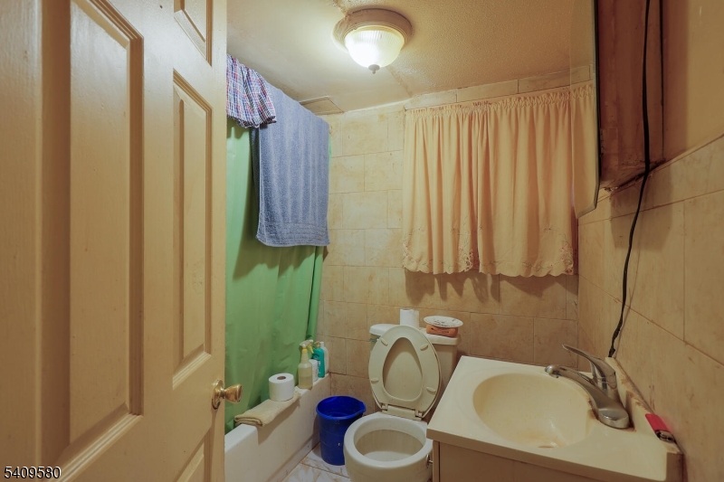 Six Family South Newark - Commercial Sale