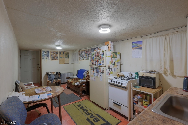 Six Family South Newark - Commercial Sale