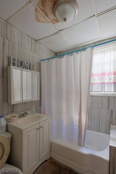 Six Family South Newark - Commercial Sale