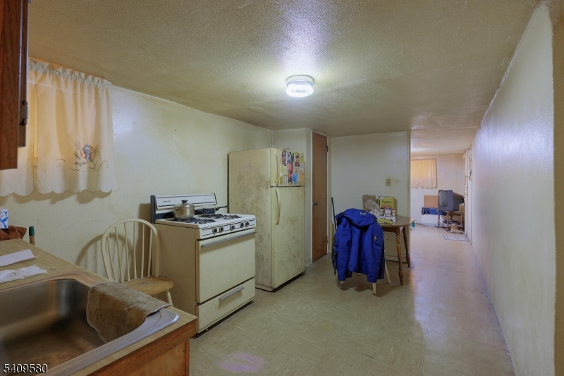 Six Family South Newark - Commercial Sale