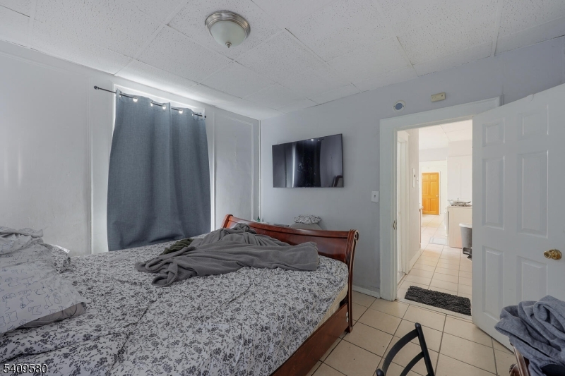 Six Family South Newark - Commercial Sale